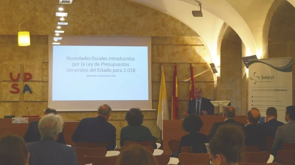 Foto 2 - Las novedades fiscales y de protecci&oacute;n de datos se presentan en la Universidad Pontificia