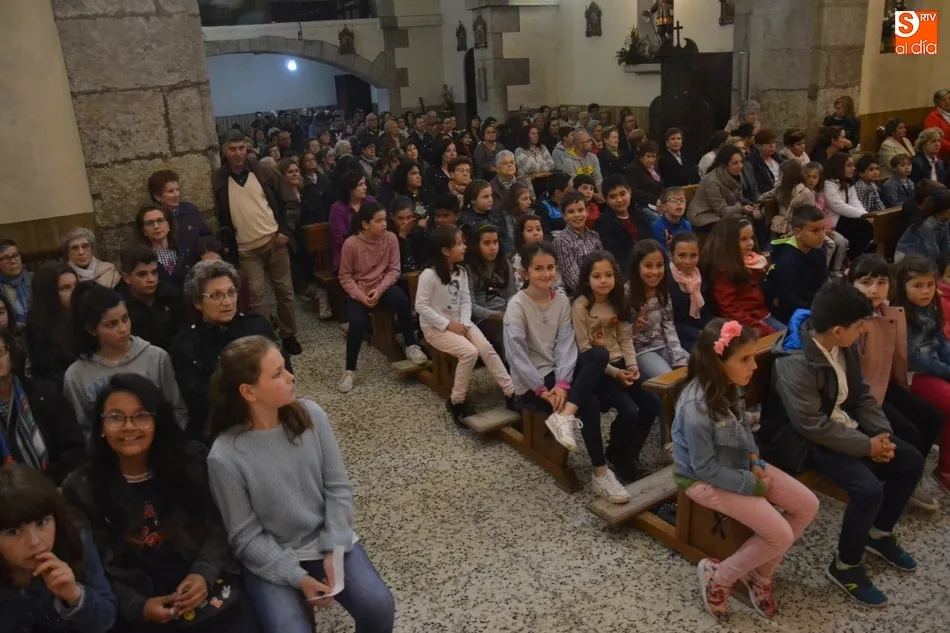 Foto 5 - La Iglesia de San Andr&eacute;s se queda peque&ntilde;a para recordar a su p&aacute;rroco fallecido  