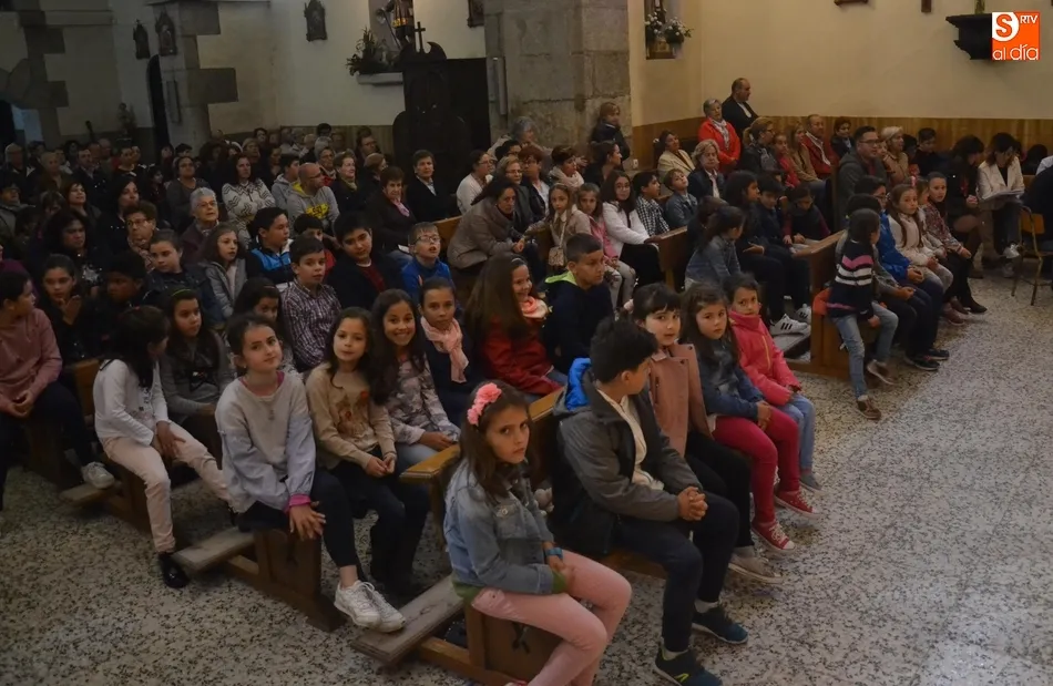 Foto 6 - La Iglesia de San Andr&eacute;s se queda peque&ntilde;a para recordar a su p&aacute;rroco fallecido  