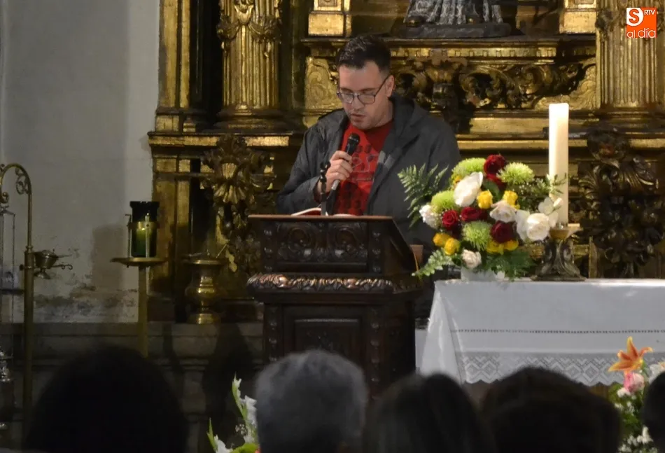 Foto 3 - La Iglesia de San Andr&eacute;s se queda peque&ntilde;a para recordar a su p&aacute;rroco fallecido  