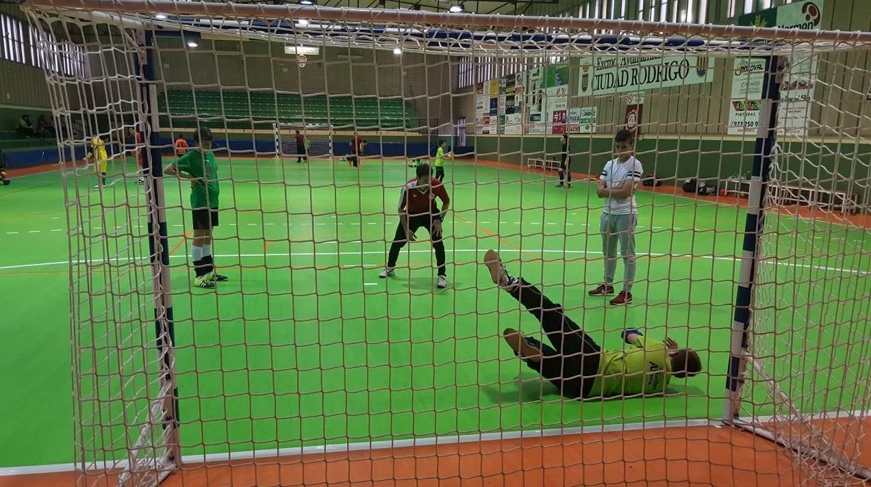 Foto 4 - Los porteros del III Columnas disfrutan de un entreno especial con t&eacute;cnicos de la Federaci&oacute;n  