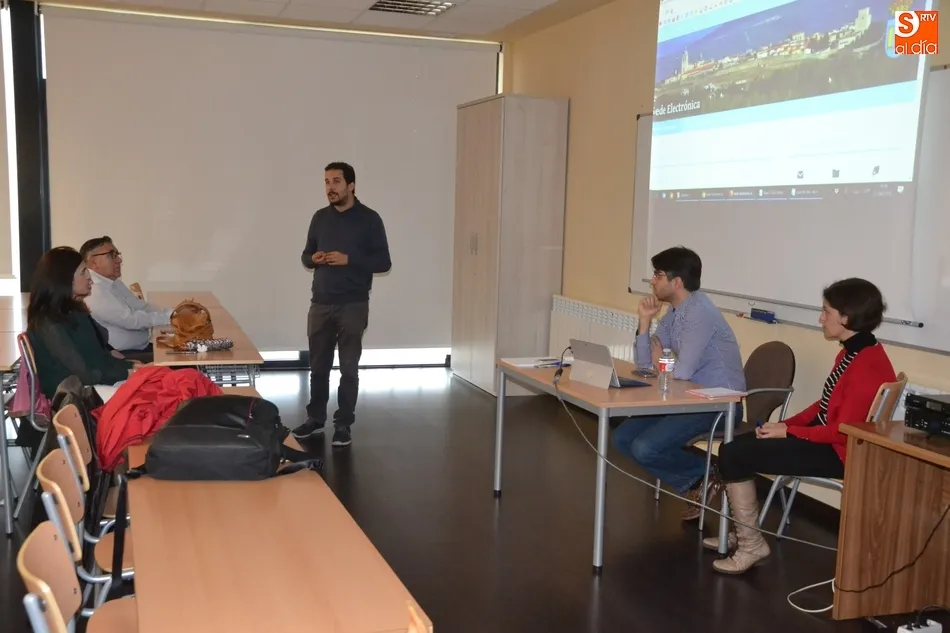 Foto 5 - Explicadas en una sesi&oacute;n informativa las claves de la nueva Sede Electr&oacute;nica  