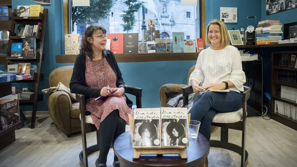 Berta Vías Mahou, junto a Charo Alonso en Letras Corsarias. Foto: Carmen Borrego