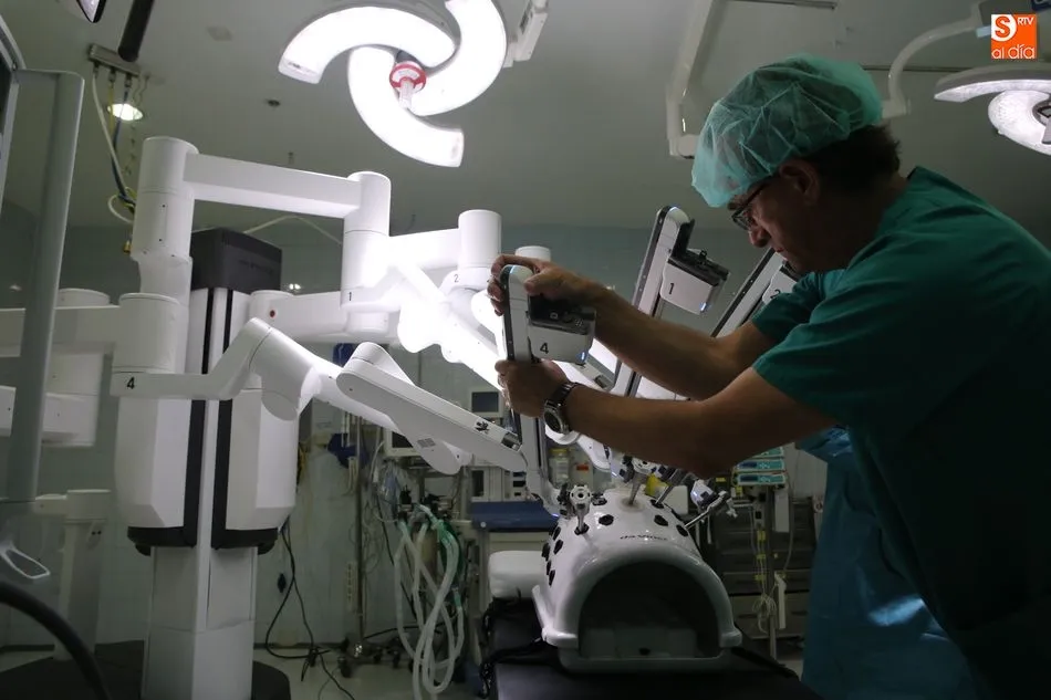 Foto 11 - El Hospital de Salamanca estrena la cirug&iacute;a rob&oacute;tica