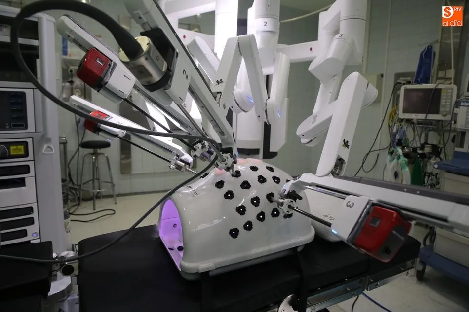 Foto 5 - El Hospital de Salamanca estrena la cirug&iacute;a rob&oacute;tica