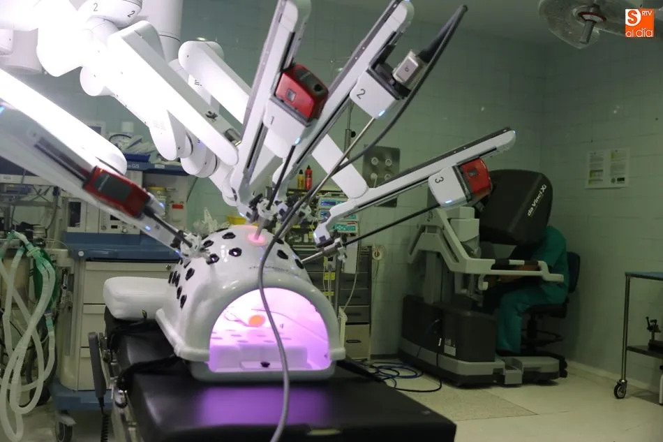 Foto 4 - El Hospital de Salamanca estrena la cirug&iacute;a rob&oacute;tica