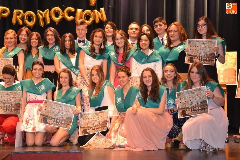 Foto 7 - El IES Fray Diego Tadeo grad&uacute;a a la primera generaci&oacute;n de millennials  