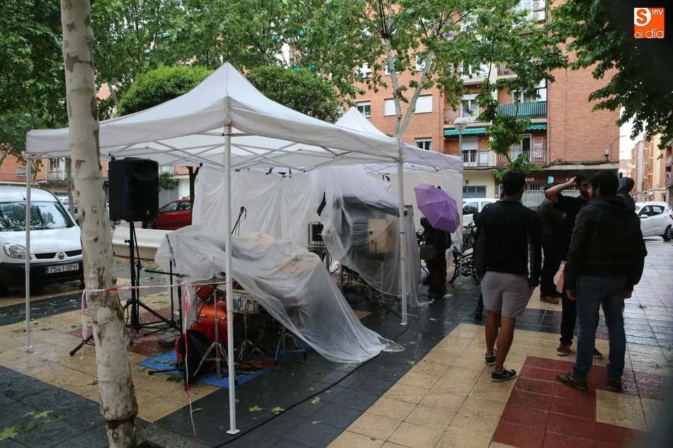 Foto 6 - La lluvia desluce el Rock y futbol&iacute;n que cierran la Semana Promocional del comercio local de...