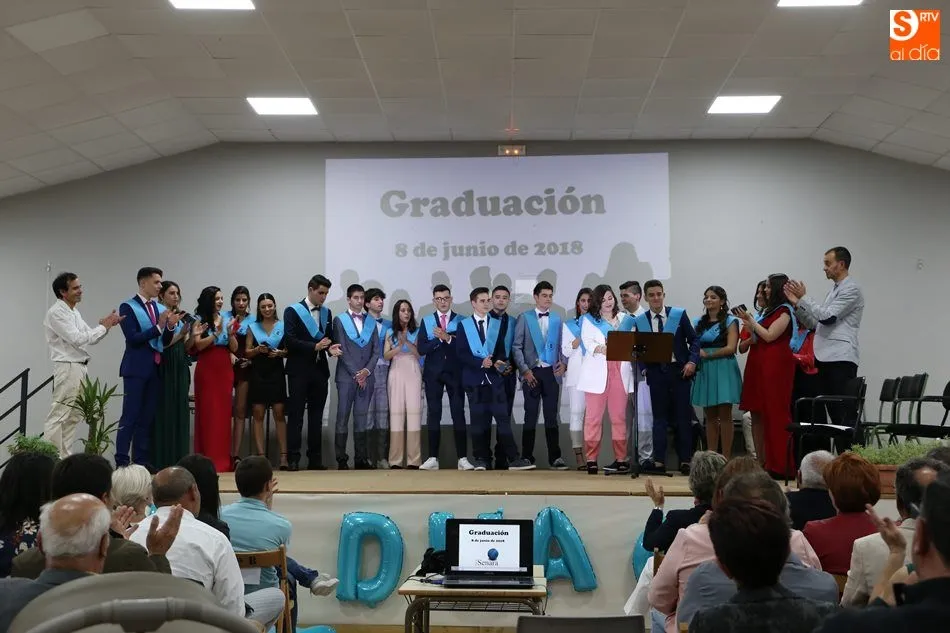Foto 7 - El IES Senara se despide de sus bachilleres