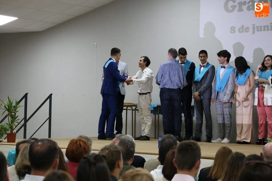 Foto 6 - El IES Senara se despide de sus bachilleres