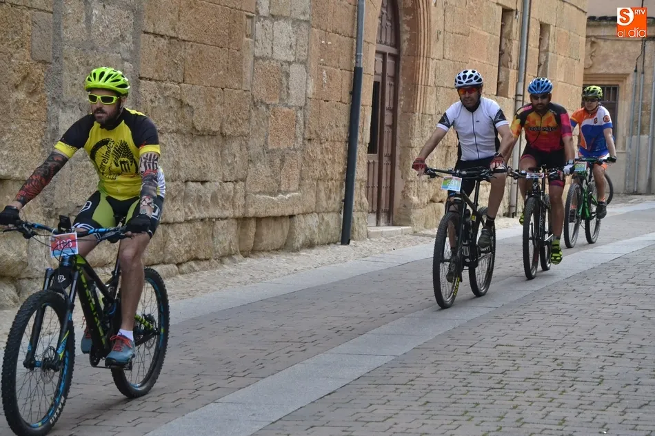 Foto 10 - Un total de 202 ciclistas se enfrentan a La Bibici  