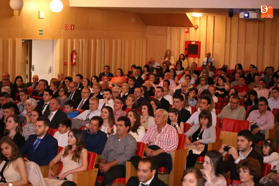 Foto 5 - Fisioterapia celebra su ceremonia de graduaci&oacute;n en Fonseca