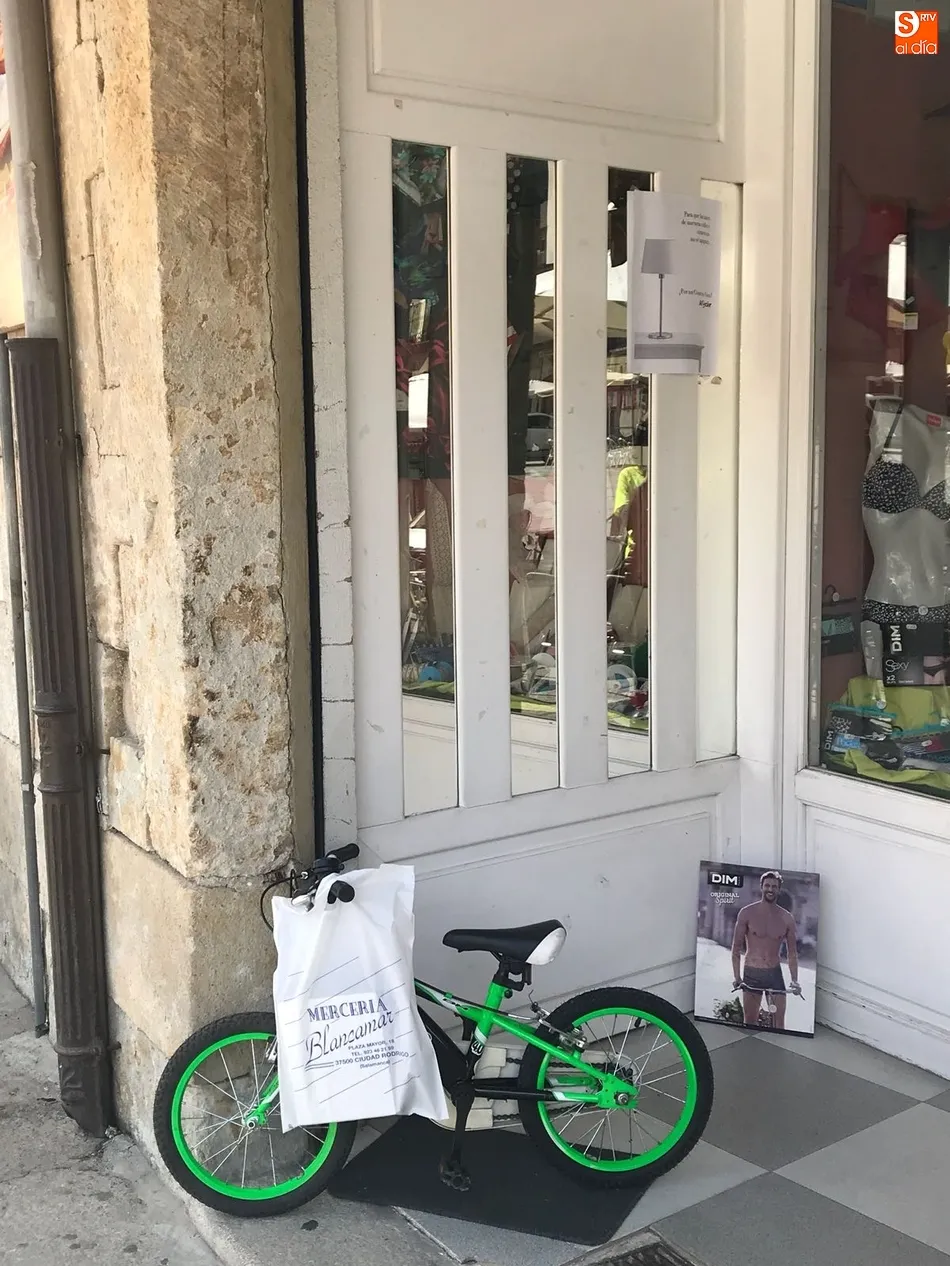 Foto 4 - Los comercios mirobrigenses se suman a la fiesta de La Bibici  