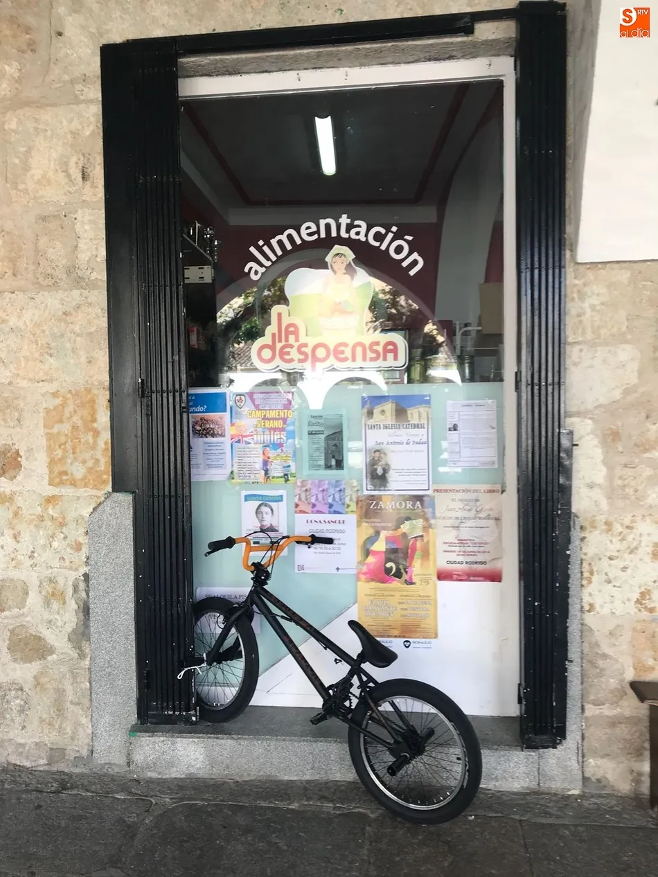 Foto 2 - Los comercios mirobrigenses se suman a la fiesta de La Bibici  