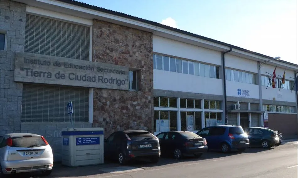 La Junta destina 6.000€ a sustituir ventanas en el IES Tierra dentro de sus obras veraniegas  