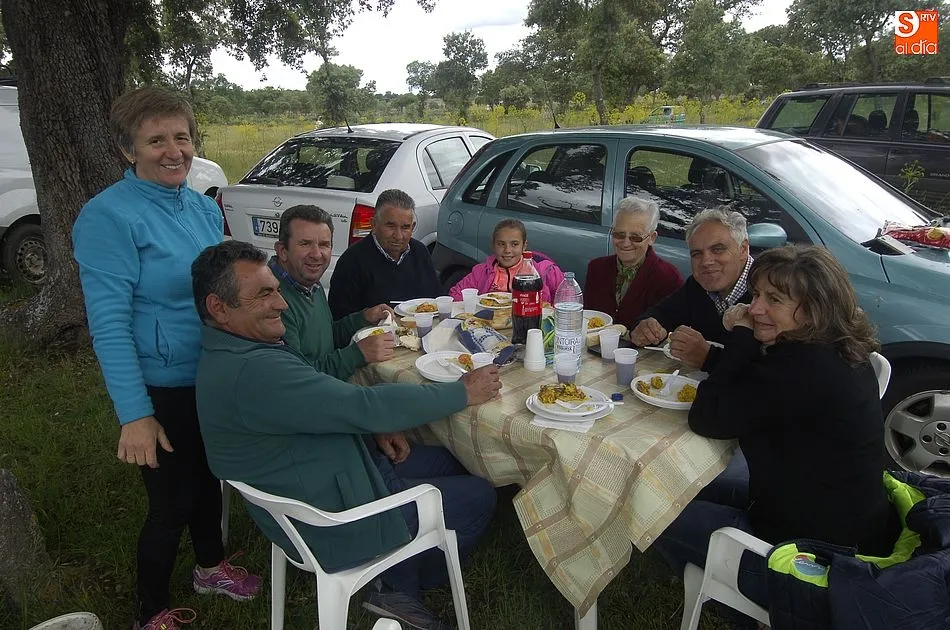 Foto 8 - Sancti-Sp&iacute;ritus desaf&iacute;a al tiempo para culminar sus fiestas degustando paella en el campo  