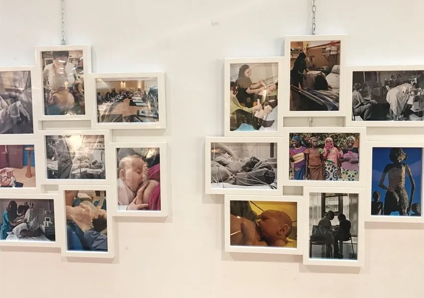 Foto 2 - El Centro Comercial El Tormes homenajea a las matronas con una exposici&oacute;n fotogr&aacute;fica  