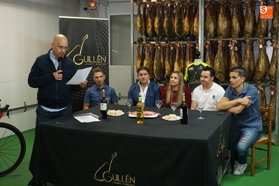 Foto 10 - La Escuela de Ciclismo Bejarana Ib&eacute;ricos Guill&eacute;n se presenta de manera oficial