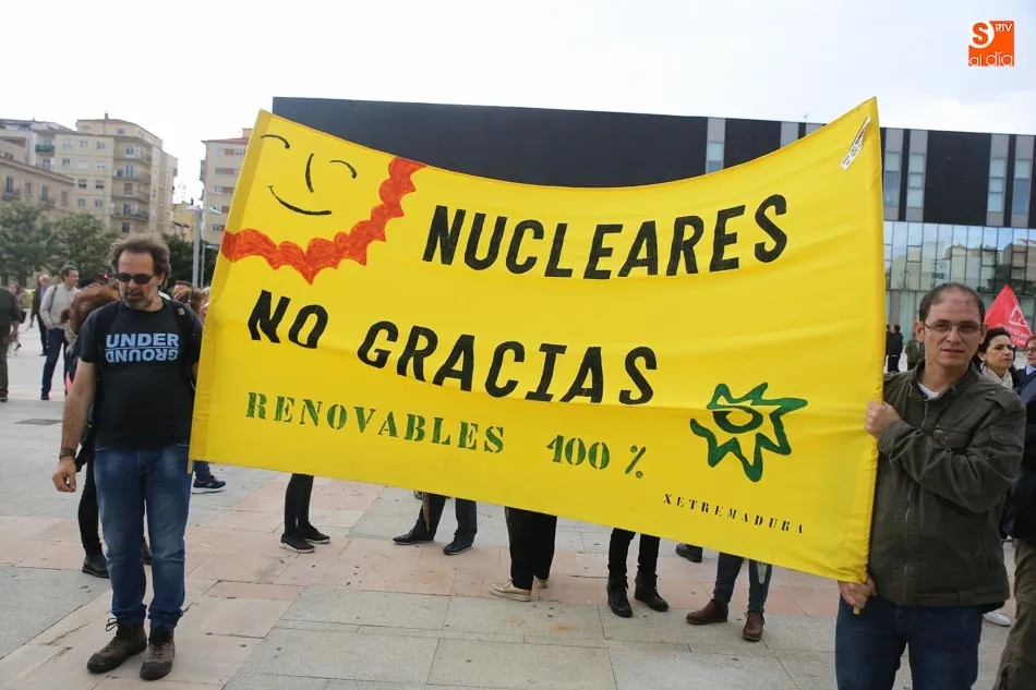 Foto 7 - Salamanca se une a la lucha contra la energ&iacute;a nuclear  