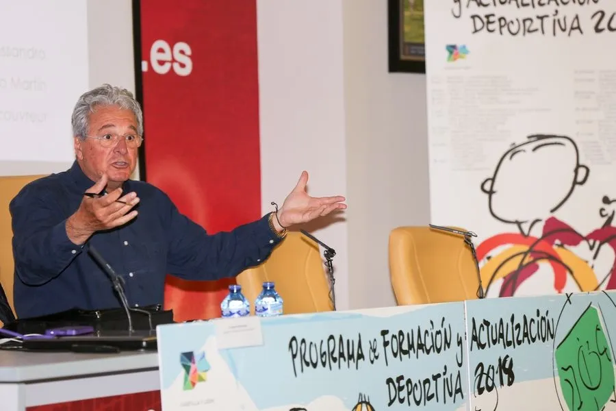 Foto 2 - El salmantino Jorge D&rsquo;Alessandro pone el broche final al congreso sobre f&uacute;tbol 4.0  