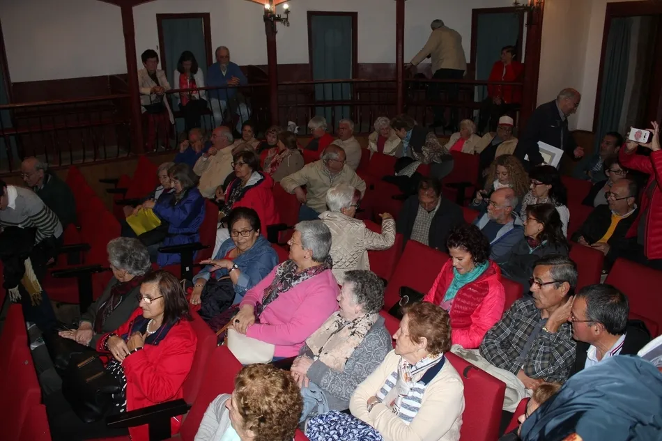 Foto 4 - Los usuarios del Centro de Mayores de El Puente disfrutan de una salida cultural a la Sierra de...
