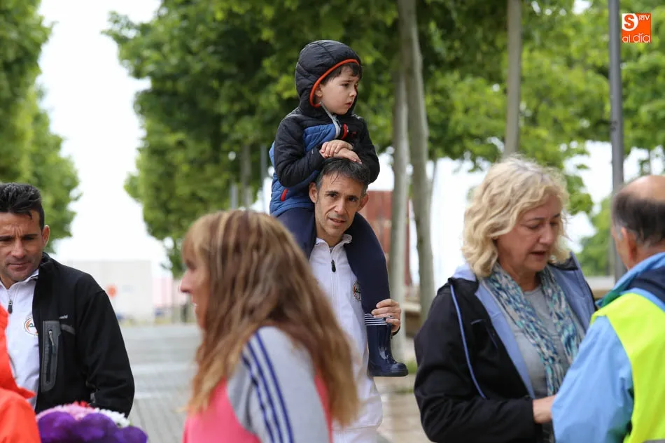 Foto 3 - Isabel Almaraz y Carlos Herr&aacute;ez se imponen en la Carrera de Alcer en El Zurgu&eacute;n