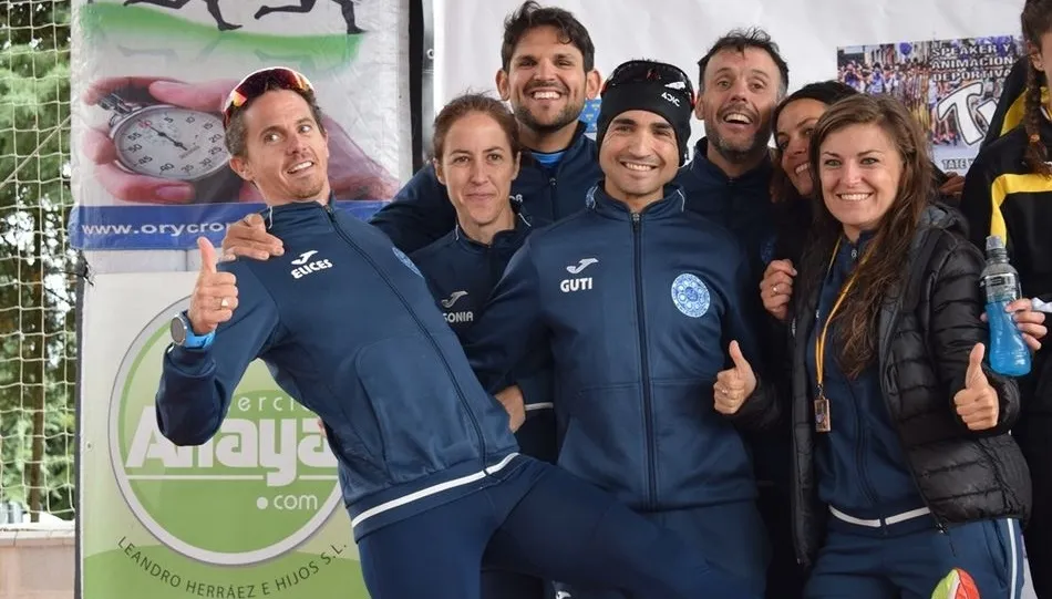 Ángel Gutiérrez y sus compañeros de club, en la entrega de premios.