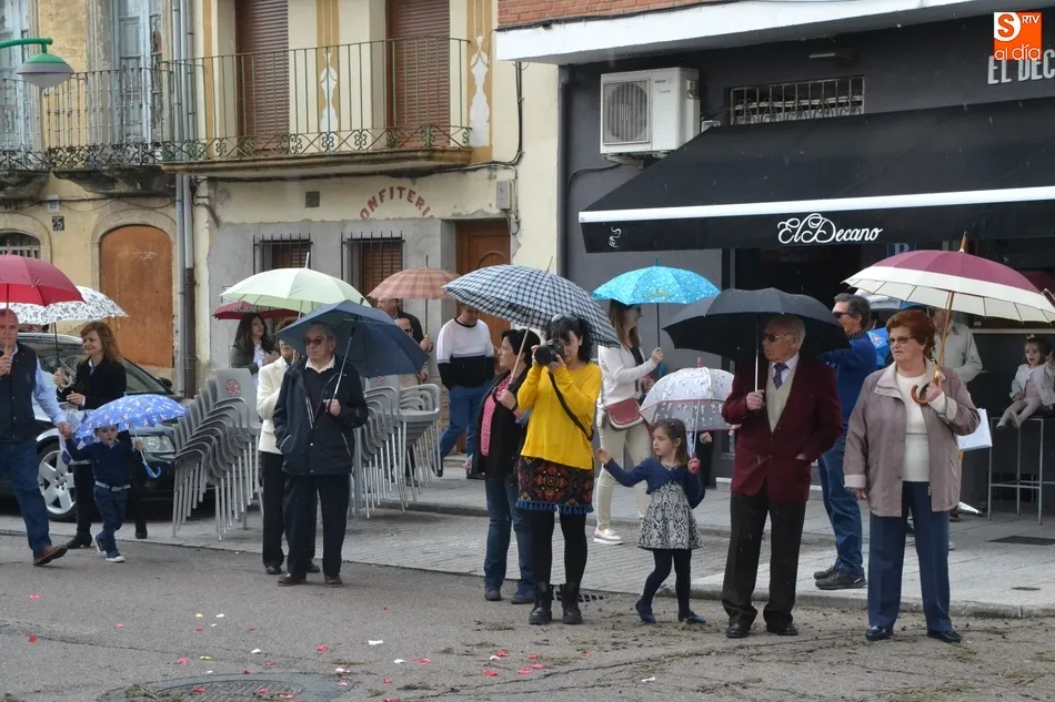 Foto 9 - Rocambolesca procesi&oacute;n de la Octava de Corpus en San Crist&oacute;bal por culpa de la lluvia  