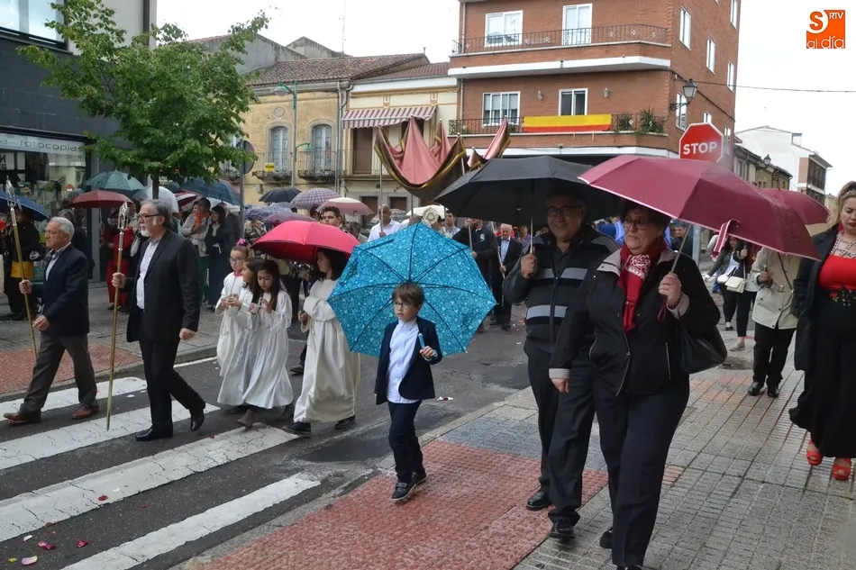 Foto 6 - Rocambolesca procesi&oacute;n de la Octava de Corpus en San Crist&oacute;bal por culpa de la lluvia  