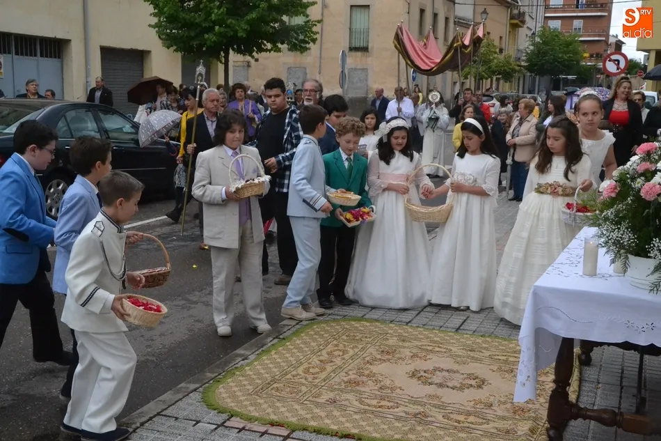 Foto 4 - Rocambolesca procesi&oacute;n de la Octava de Corpus en San Crist&oacute;bal por culpa de la lluvia  