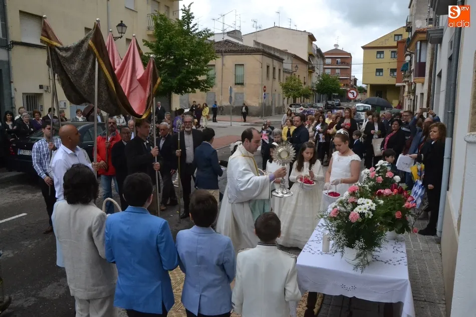Foto 3 - Rocambolesca procesi&oacute;n de la Octava de Corpus en San Crist&oacute;bal por culpa de la lluvia  