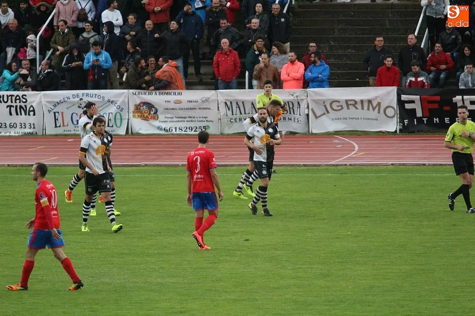 Foto 8 - Un Unionistas sin fisuras supera con claridad al Tarazona y luchar&aacute; por el sue&ntilde;o del ascenso a...