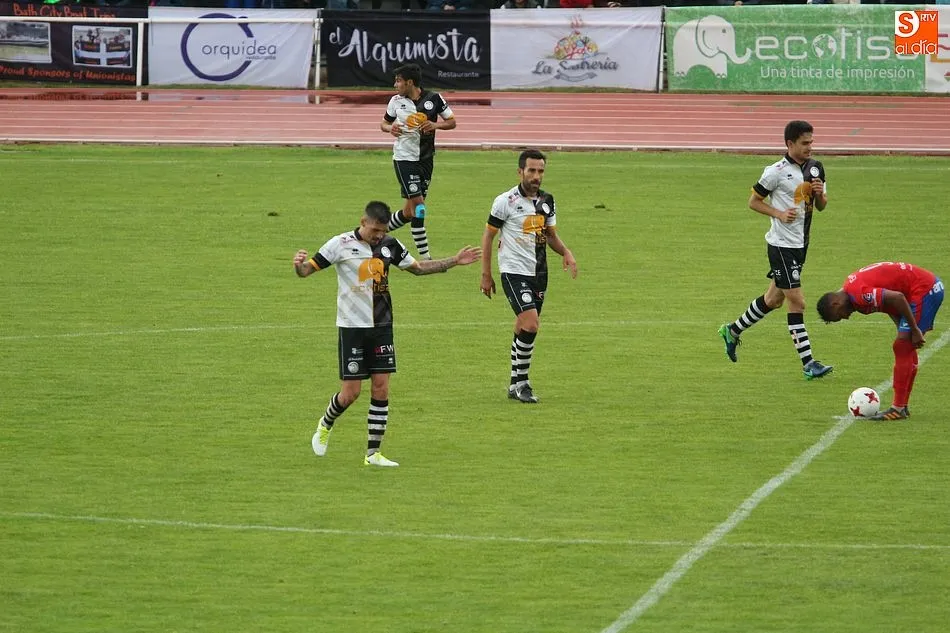 Foto 7 - Un Unionistas sin fisuras supera con claridad al Tarazona y luchar&aacute; por el sue&ntilde;o del ascenso a...