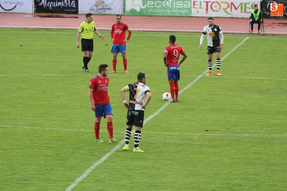 Foto 6 - Un Unionistas sin fisuras supera con claridad al Tarazona y luchar&aacute; por el sue&ntilde;o del ascenso a...