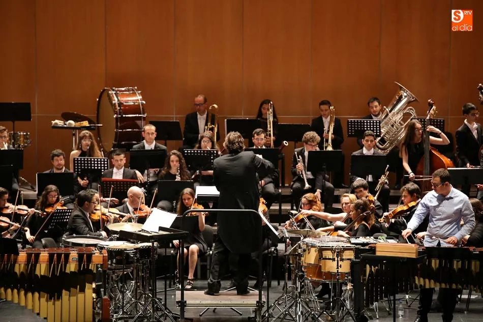 Foto 5 - Brillante actuaci&oacute;n de la Joven Orquesta Sinf&oacute;nica Ciudad de Salamanca en el CAEM  