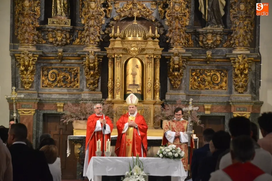 Foto 2 - Cinco seminaristas reciben el Sacramento de la Confirmaci&oacute;n  