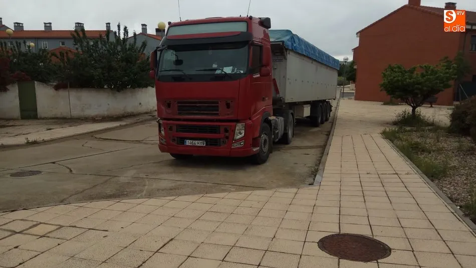Foto 3 - Conductora herida grave tras ser arrollada por un cami&oacute;n en la traves&iacute;a de Do&ntilde;inos de Salamanca