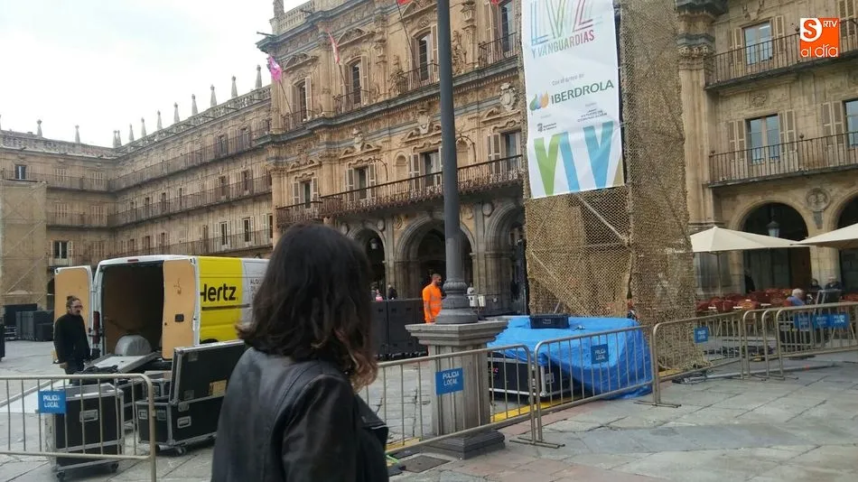 Foto 2 - La Plaza Mayor transforma su imagen con motivo del festival Luz y Vanguardias