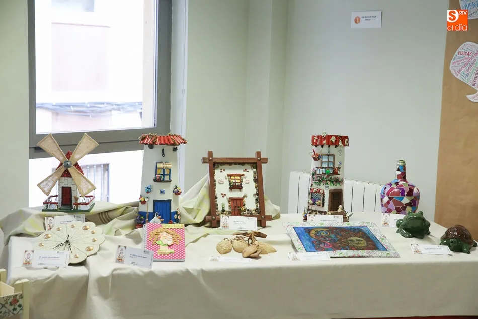 Foto 10 - Dos exposiciones de manualidades abren la &lsquo;Semana de Oro de los Mayores&rsquo;