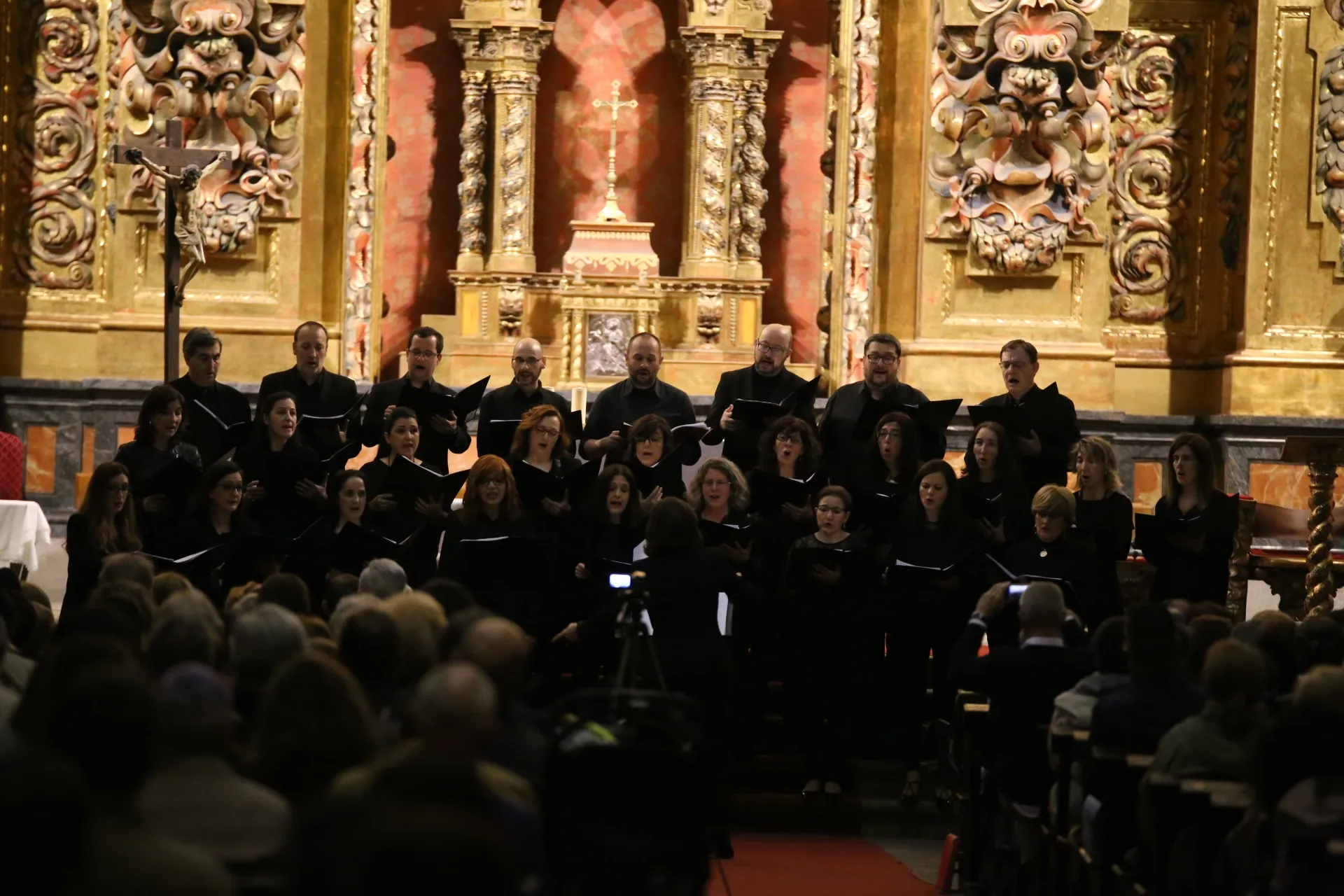 Foto 2 - El Coro 'Contrapunto' de la Universidad Pontificia ofrece su concierto de primavera en la iglesia...