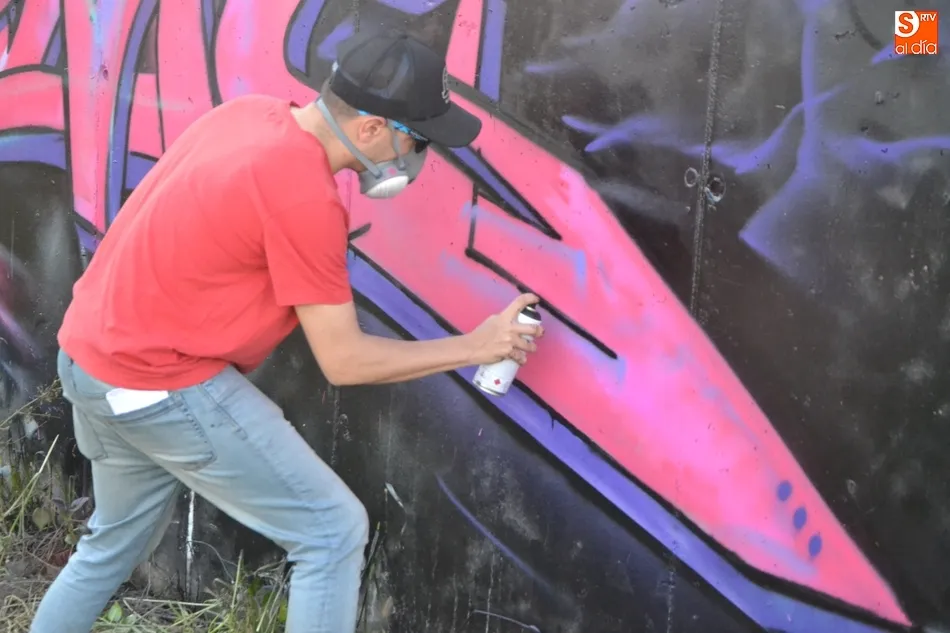 Foto 11 - Cuatro j&oacute;venes artistas le dan un nuevo look al tanque de tormentas  