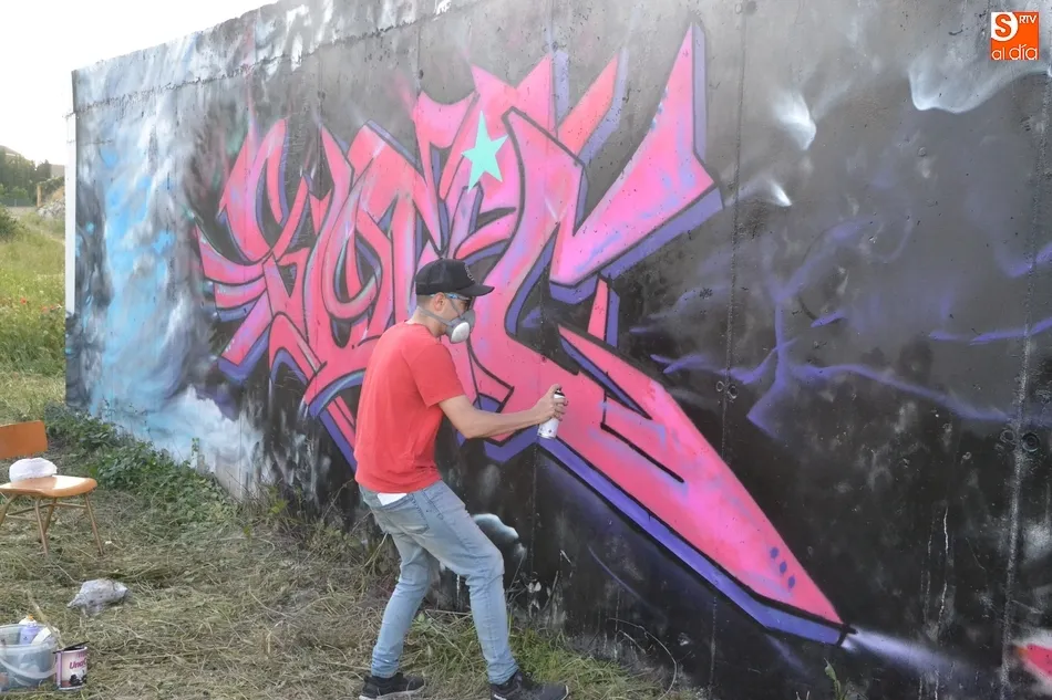 Foto 10 - Cuatro j&oacute;venes artistas le dan un nuevo look al tanque de tormentas  