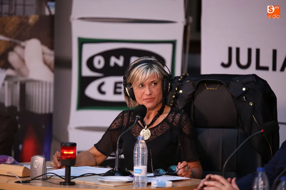 Foto 11 - Julia Otero emite su programa desde la Casa Lis  