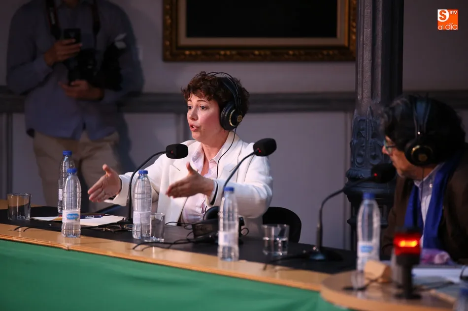 Foto 3 - Julia Otero emite su programa desde la Casa Lis  