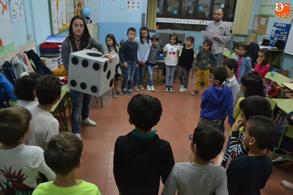 Foto 8 - Los alumnos de 1&ordm; de Primaria de San Francisco crean cuentos con los monumentos como referencia  
