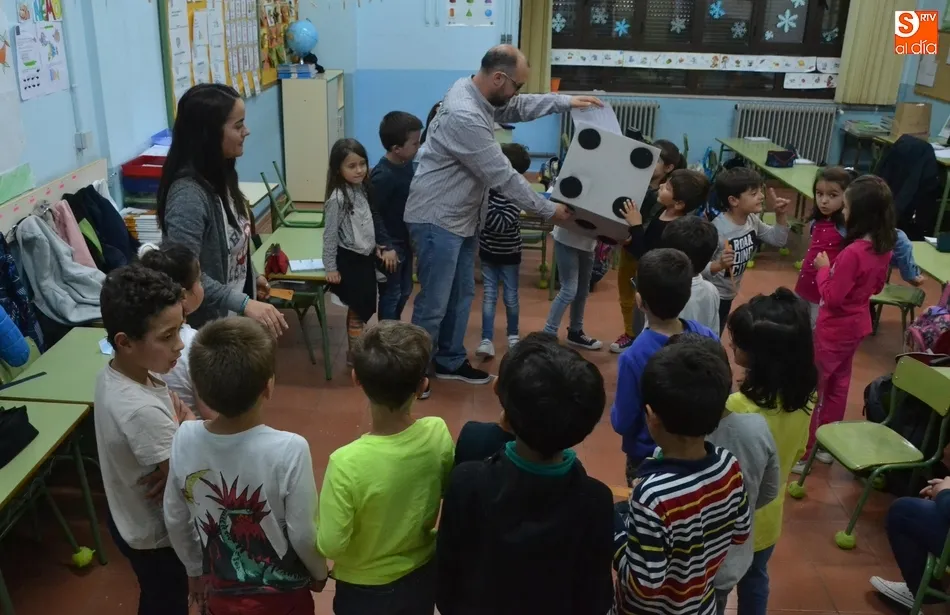 Foto 6 - Los alumnos de 1&ordm; de Primaria de San Francisco crean cuentos con los monumentos como referencia  