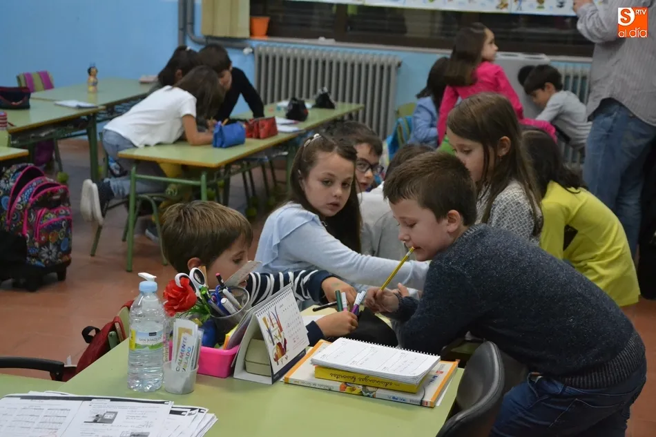 Foto 4 - Los alumnos de 1&ordm; de Primaria de San Francisco crean cuentos con los monumentos como referencia  