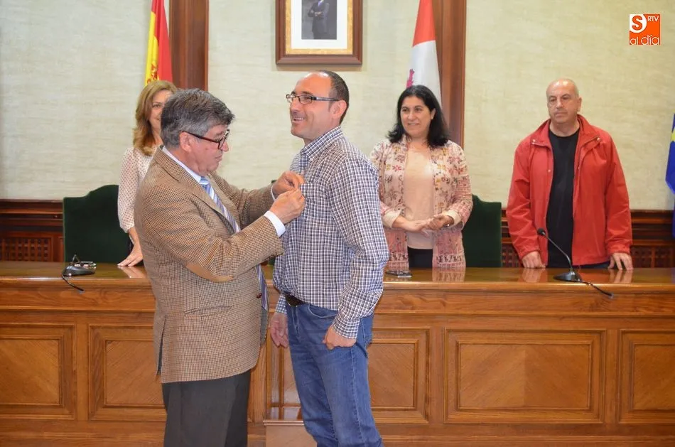 Foto 7 - El alcalde entrega la Abeja de Oro de la ciudad a los ganadores de los campeonatos de Skills  