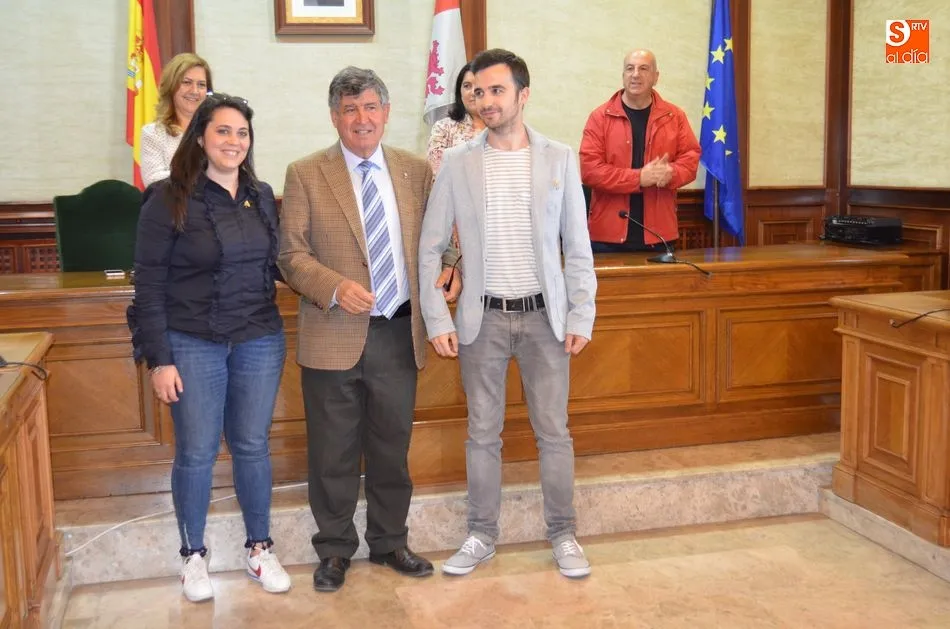 Foto 3 - El alcalde entrega la Abeja de Oro de la ciudad a los ganadores de los campeonatos de Skills  