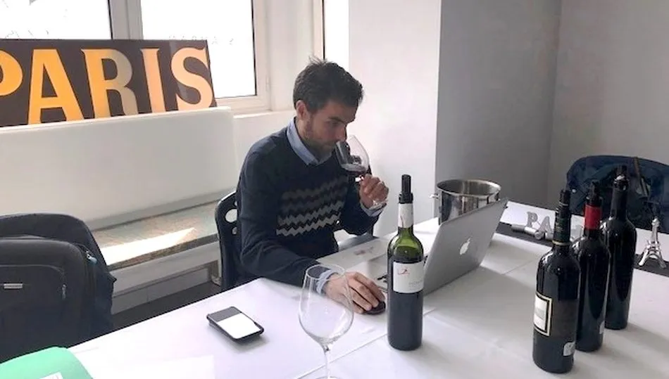 Carlos González, director de la Guía Peñín en la cata de los vinos de la DO Arribes